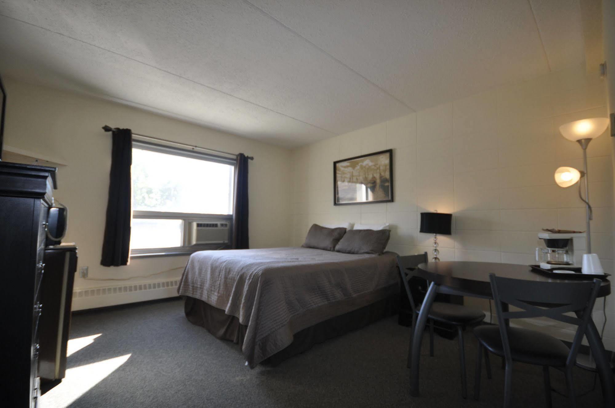 Beaverlodge Motor Inn المظهر الخارجي الصورة